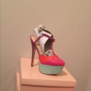 Multi colored spring heel
